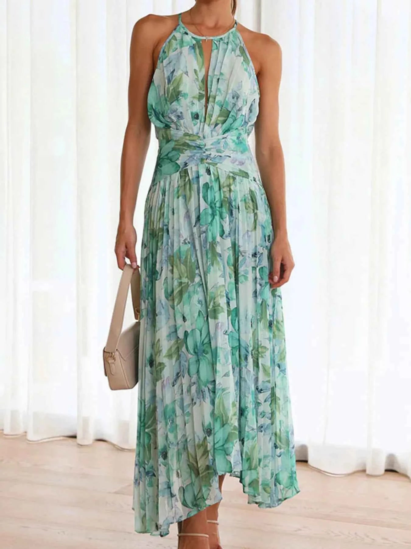 Printed Sleeveless Pleated Dress.