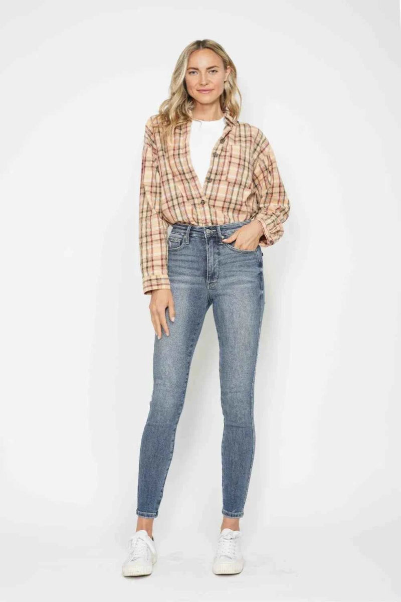 Judy Blue Full Size Tummy Control Contrast Wash Skinny Jeans.