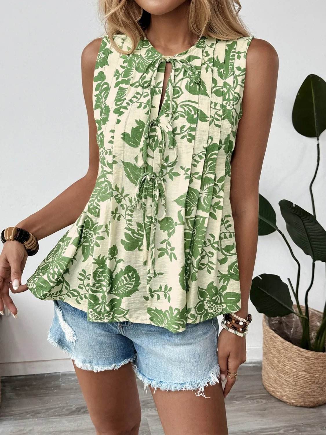 Printed Peplum Blouse with Sleeveless Ruffle Design - EBYNN